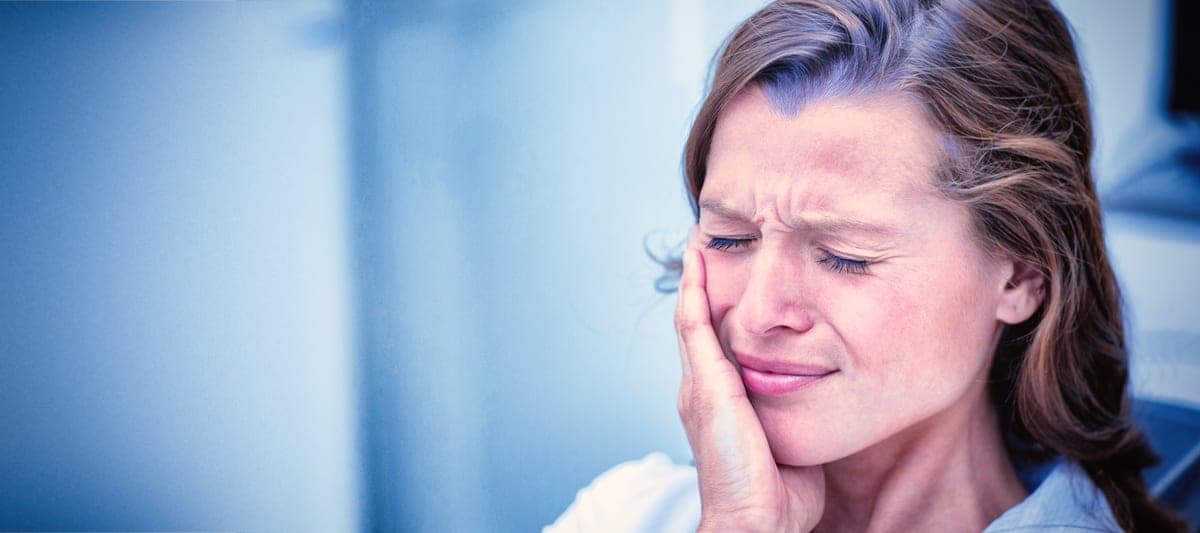 Dentist treating a knocked-out tooth at an emergency dentist in Clearwater